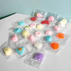 Mini giocattoli antistress colorati a forma di animali e cibo confezionati singolarmente