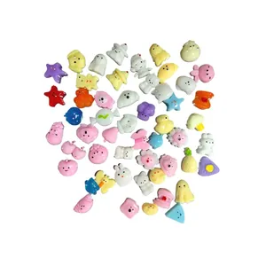 Mini giocattoli squishy mochi colorati in graziose forme di animali e cibo per alleviare lo stress