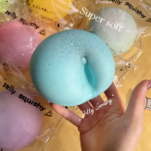 Μπλε παιχνίδι squishy αργής επαναφοράς που πιέζεται για επίδειξη μαλακής υφής