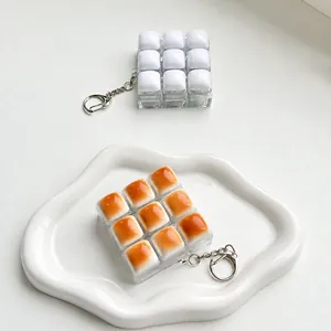 Detailansicht eines 3x3 mechanischen Schalter-Fidget-Spielzeugs in Weiß und Karamell