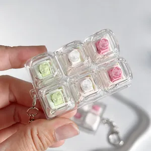 Vue détaillée du porte-clés anti-stress à 6 touches avec interrupteurs mécaniques.