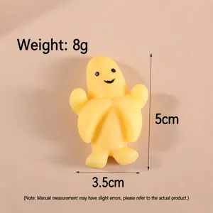 Jouet mou en forme de banane jaune affichant des dimensions de 5cm de haut et 3,5cm