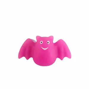 Lustiges Halloween-Cartoon-Fledermaus-Mochi-Squishy-Stressabbau-Spielzeug in Pink