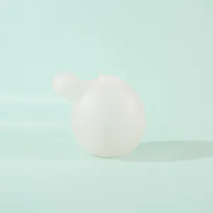 Macro-detail van een witte, doorschijnende siliconen binnenairbag voor speeltjes