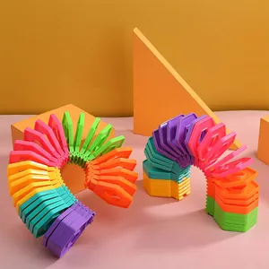 Kleurrijk in elkaar grijpend regenboogspeelgoed voor stressverlichting en puzzelplezier