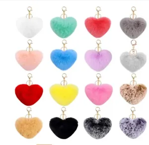 Collection de porte-clés pompon en fausse fourrure en forme de cœur multicolores