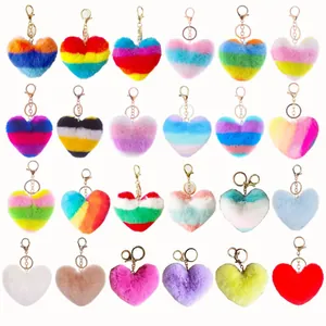 Collection de 24 porte-clés en peluche en forme de cœur avec pompons en fausse fourrure douce