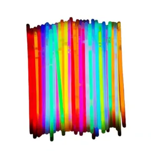 Bunte Knicklichter und Neon-Armbänder für Konzerte, Partys und Event-Zubehör