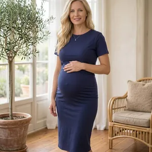 Robe de maternité et d'allaitement bleu marine élégante en coton doux extensible.