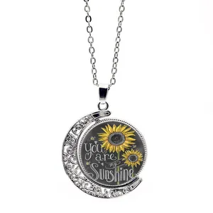 Collier pendentif lune tournant tournesol avec citation You Are My Sunshine gravée