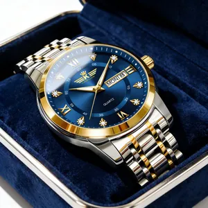 Primo piano di un orologio da uomo di lusso con quadrante blu e marcatori in diamante