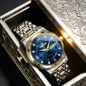 Vista dettagliata di un orologio da uomo di lusso con quadrante blu e cinturino in acciaio