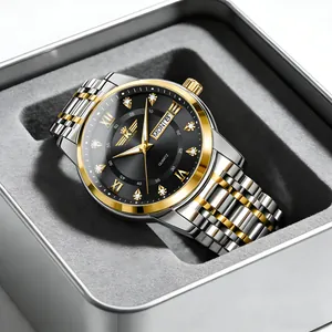 Orologio da uomo di lusso in acciaio bicolore con numeri romani in una confezione regalo