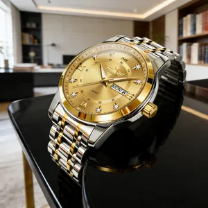 Vista dettagliata dell'orologio da uomo in acciaio bicolore con quadrante dorato