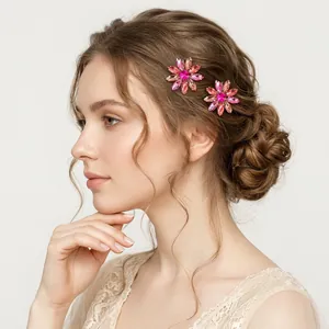 Elegante roze strass bloem haarclips voor dames, perfect voor bruiloften en feesten.
