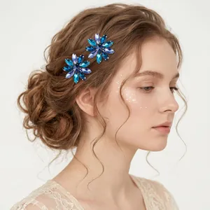 Elegante haarspeldjes met blauwe strass bloemen voor dames, ideaal voor bruiloften en feesten.