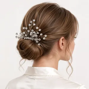 Peigne à cheveux de mariée fait main avec strass brillants pour chignon de mariage