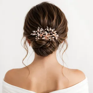 Elegante pettine per capelli da sposa a farfalla oro rosa con perle e strass su chignon