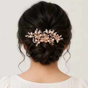 Elegante pettine per capelli da sposa fatto a mano con perle bianche e strass marquise