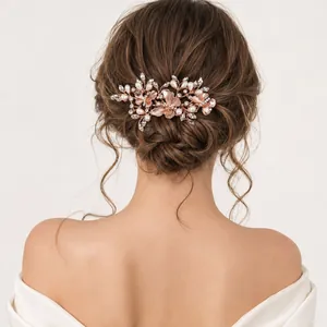 Pettine per capelli da sposa in oro rosa con strass e perle a mano