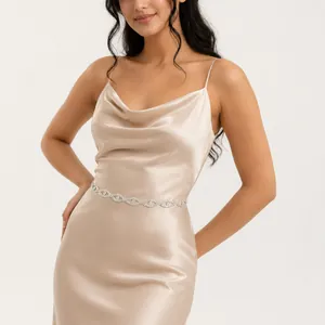 Elegante zilveren kristallen bruids taille ketting met uitgehold patroon voor jurk