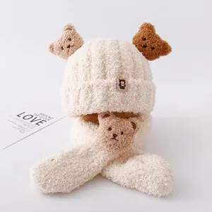 Ensemble bonnet et écharpe d'hiver crème pour enfants avec adorables ours en peluche
