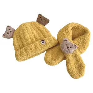 Ensemble bonnet et écharpe d'hiver jaune pour enfants avec d'adorables oursons en peluche