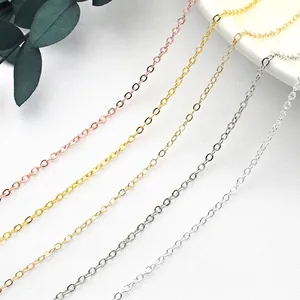 Nahaufnahme von O-Gliederketten in Roségold, 18 Karat Gold, 14 Karat Gold, Weißgold und Silber