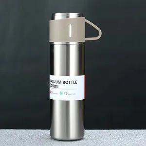 Detailansicht der 500-ml-Edelstahl-Isolierflasche mit Tragegriff-Deckel und Etikett