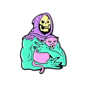 Αστεία καρφίτσα σμάλτου Skeletor με ροζ γάτα, μοναδικό δώρο για το Halloween