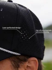 Gros plan sur les trous de ventilation laser et les gouttes d'eau sur la casquette.