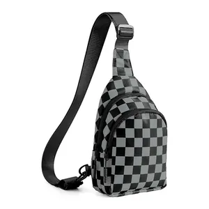 Borsa a tracolla in nylon a scacchi grigi e neri con tracolla regolabile e zip