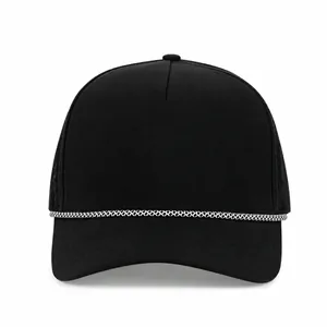Vue de face d'une casquette de camionneur en polyester noir avec une cordelette décorative