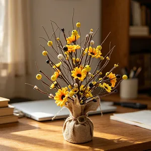 Composition florale marguerites et baies artificielles dans base en toile de jute rustique