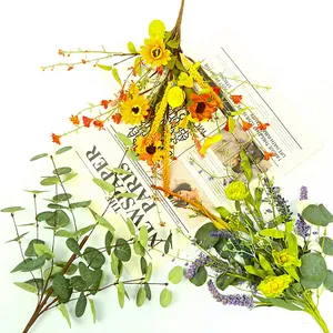 Bouquet artificiel de tournesols, lavande et eucalyptus pour décoration d'intérieur