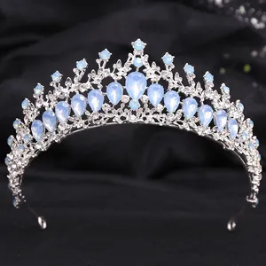 Couronne de mariée de luxe avec élégants strass bleu clair en forme de larme