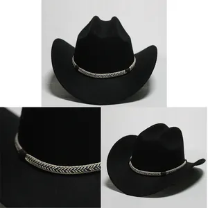 Dettaglio ravvicinato e viste multi-angolo di un cappello da cowboy nero in feltro