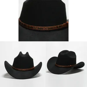 Cappello da cowboy in feltro nero con fascia in pelle borchiata e tesa curva