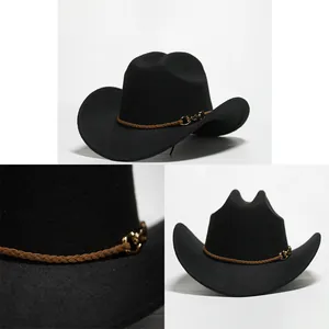 Vista dettagliata di un cappello da cowboy nero in feltro con fascia intrecciata e fibbia