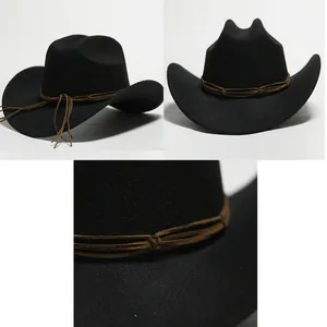 Dettaglio del nastro intrecciato marrone su un cappello da cowboy in feltro nero