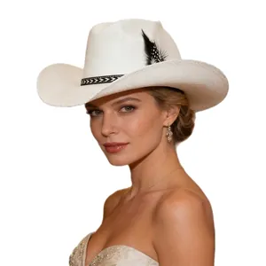 Klassischer weißer Western-Cowboyhut mit breiter Krempe und Federdekoration