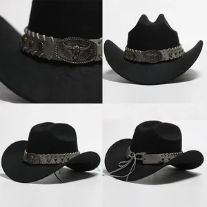 Dettagli cappello da cowboy nero in feltro con fibbia a testa di toro e borchie
