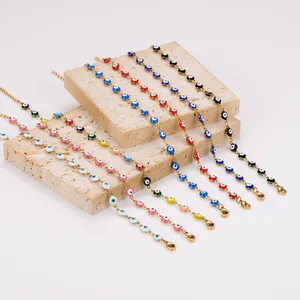 Vue détaillée de bracelets de cheville bohèmes Evil Eye en acier inoxydable