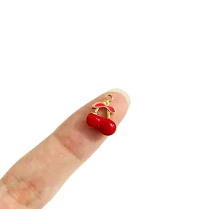 Colgante de cereza roja con borde dorado para la creación de joyas personalizadas