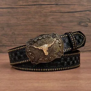 Cintura cowboy in pelle goffrata con fibbia a testa di toro e borchie bronzo.