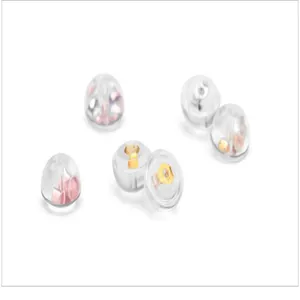 Nahaufnahme von S925 Sterling Silber und Silikon Ohrringverschlüssen in Gold und Silber
