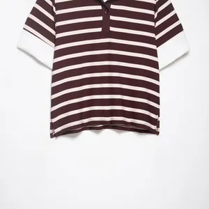 Polo pour femme à rayures horizontales marron et blanc avec manches courtes blanches