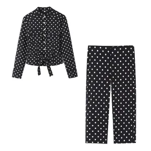 Elegante conjunto de 2 piezas para mujer con chaqueta de lunares y pantalón a juego