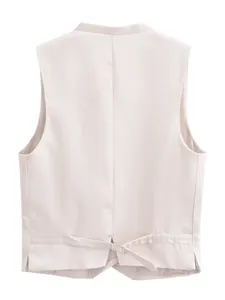 Vue arrière d'un gilet de costume formel beige clair pour femme avec boucle réglable au dos.