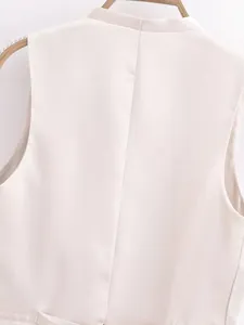 Détail de la vue arrière d'un gilet blazer ivoire sans manches avec tissu lisse
